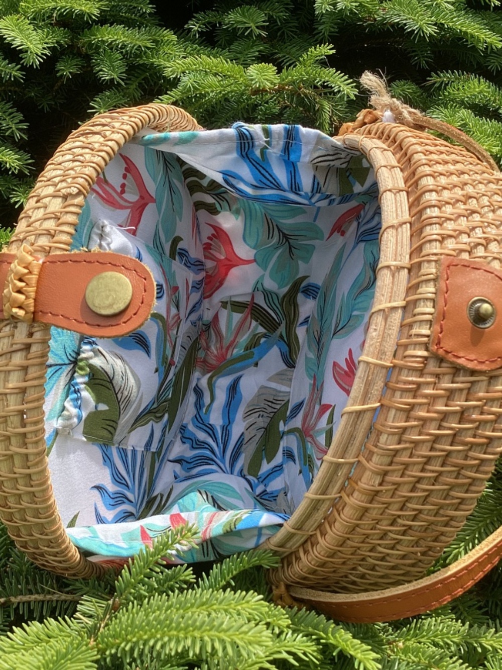 Beautiful Boho Wicker Raffia Circular Snap Close Leather Handbag🌺🌸 - Picture 6 of 8